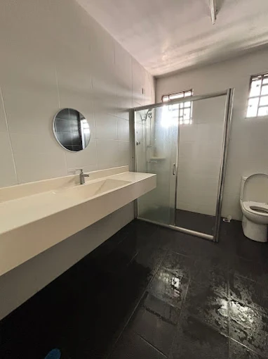 Anggun Tiara bathroom