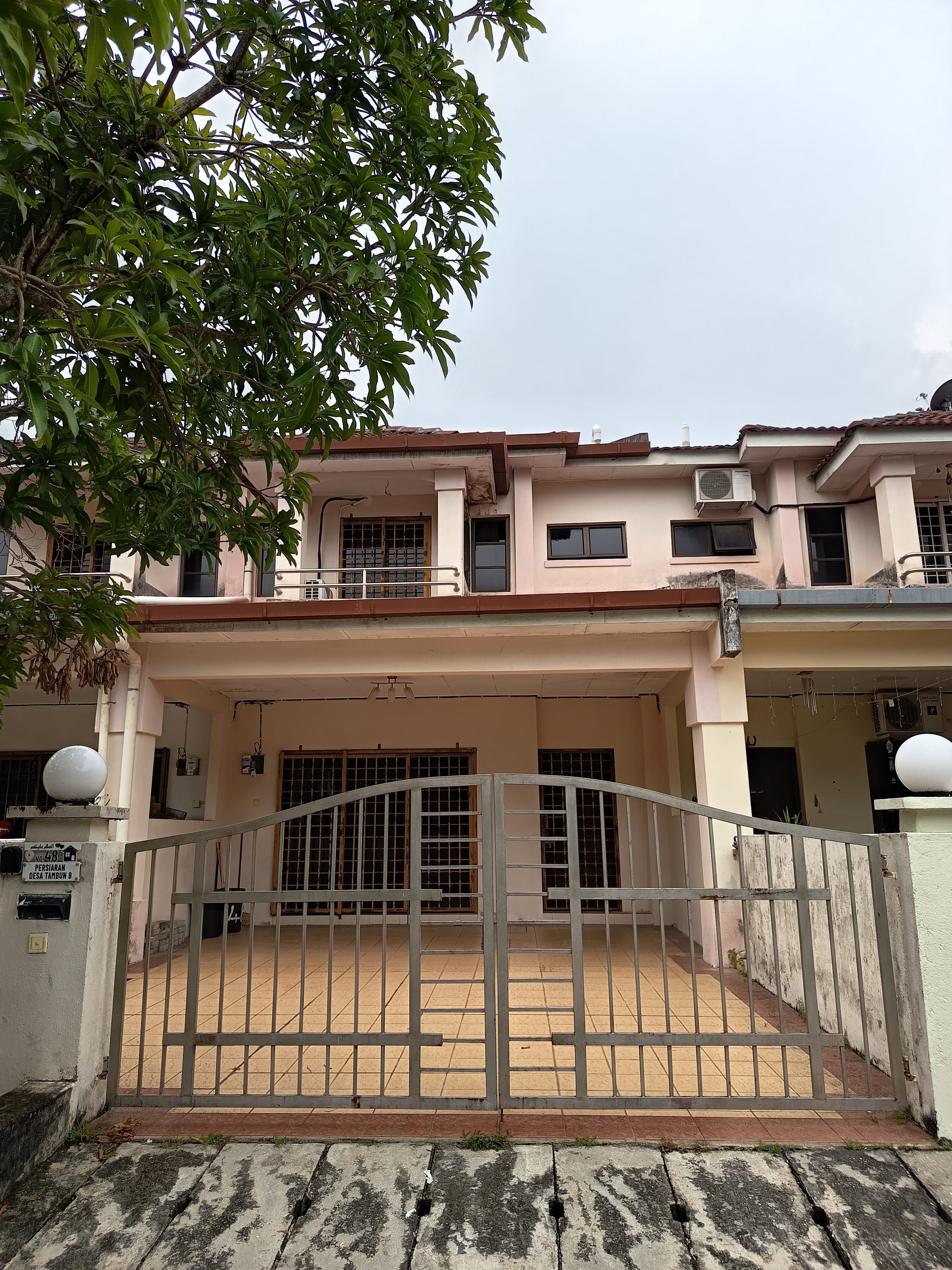 Suria Hillview framed preview